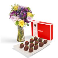 Bouquet and Dipped Berry Gift Set